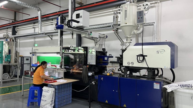 小型吹塑模具：揭秘其制造工艺与选型要点