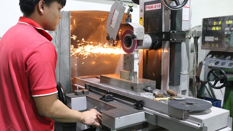 硅胶模具安装流程详解：关键步骤与注意事项**